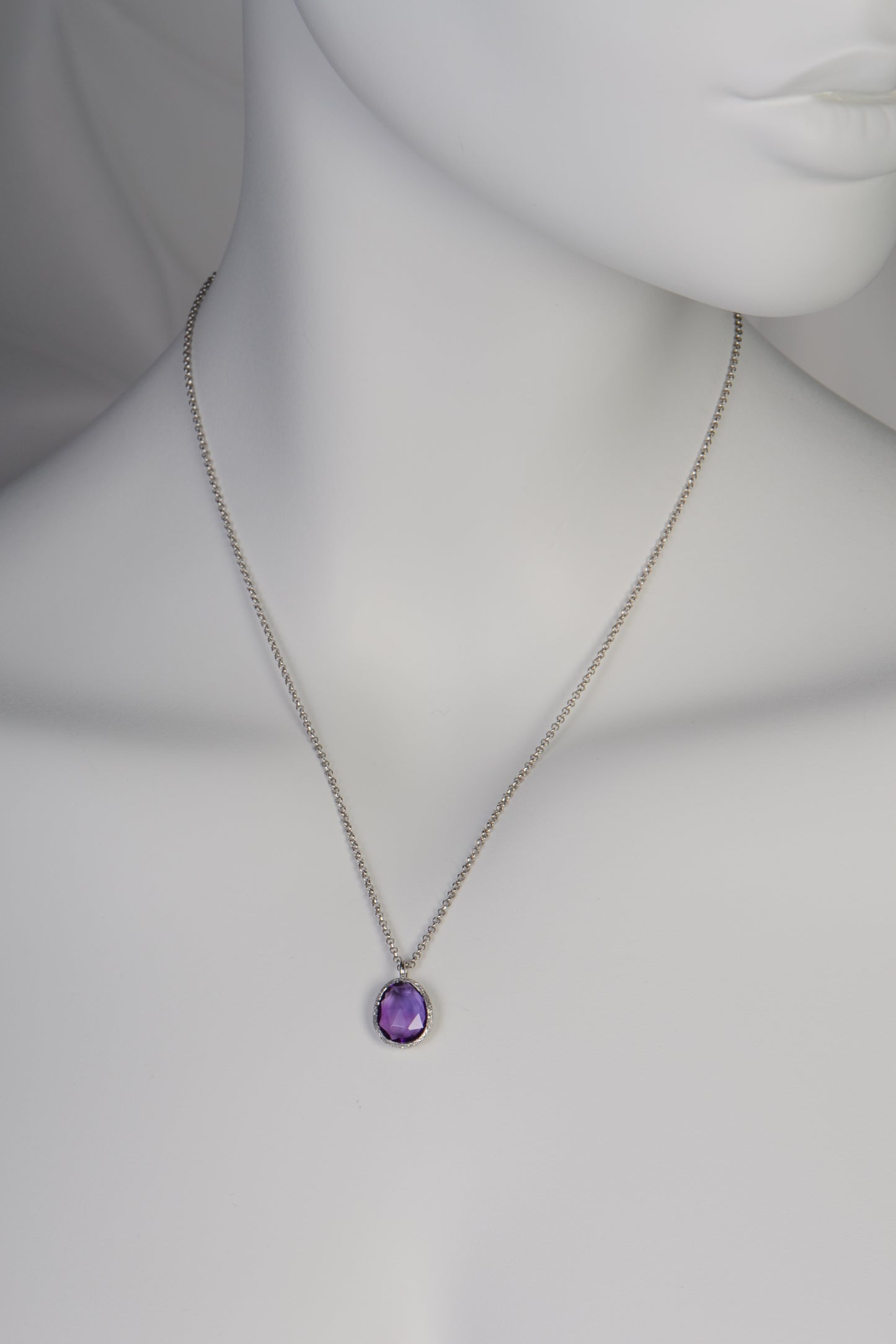 real oval amethyst silver necklace in a modern design by jewellery designer Jorge Revilla