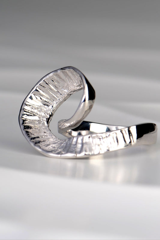 organic sterling silver large ring that is twisted at the front with a seaweed texture by Spanish jewellery designer Jorge Revilla