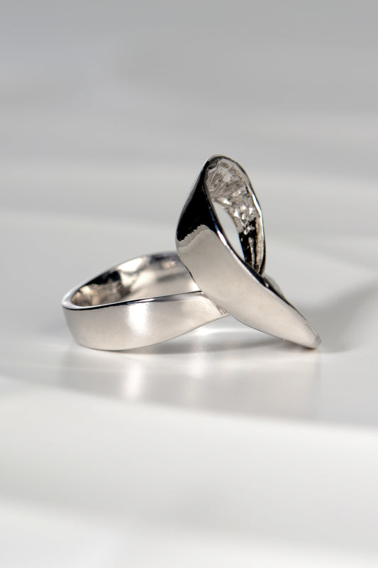 large statement silver ring from jewellery designer Jorge Revilla with a seaweed texture