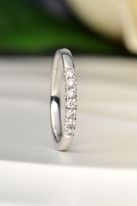 18ct white gold castle set diamond wedding ring handmade in the UK