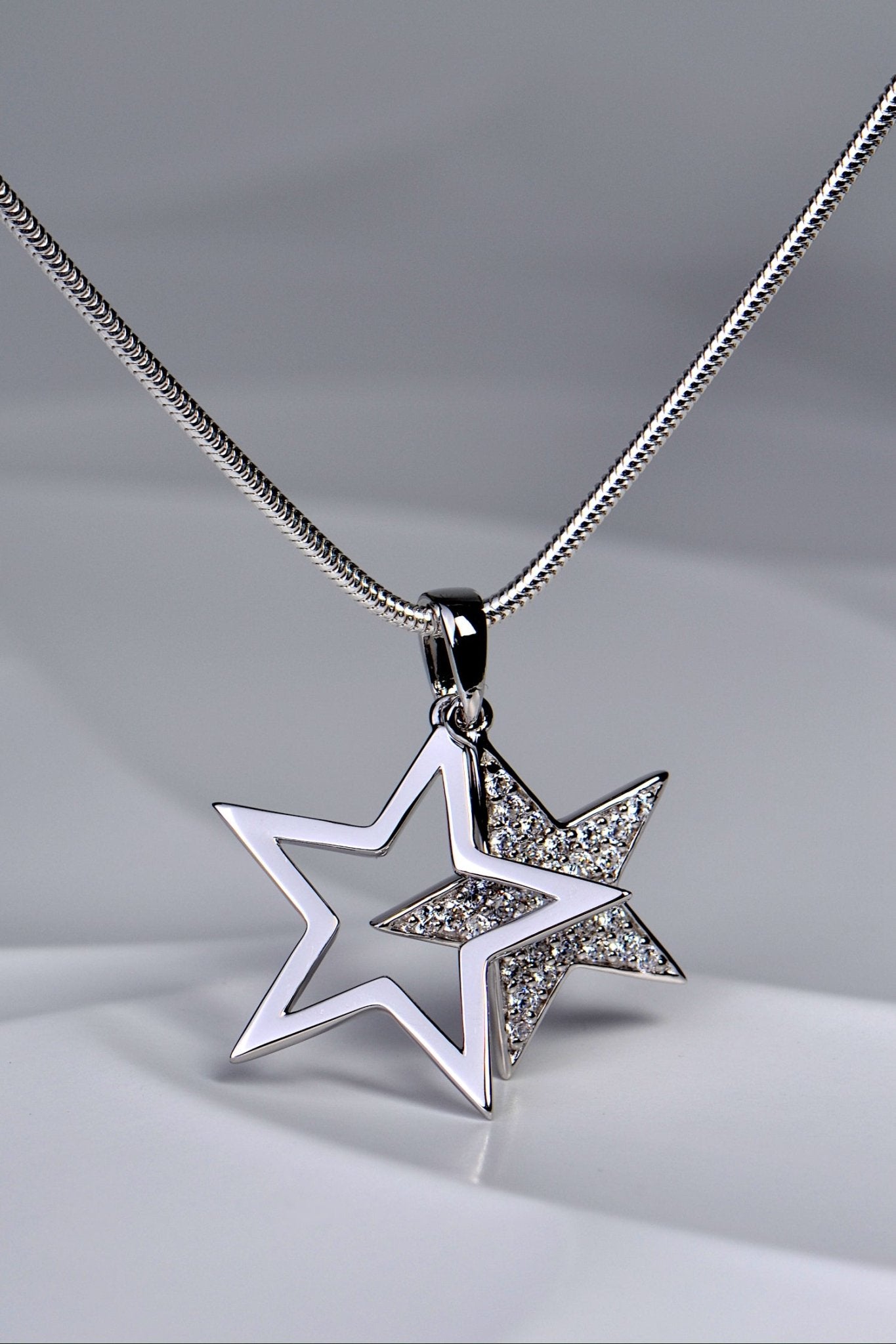 large star silver necklace that moves