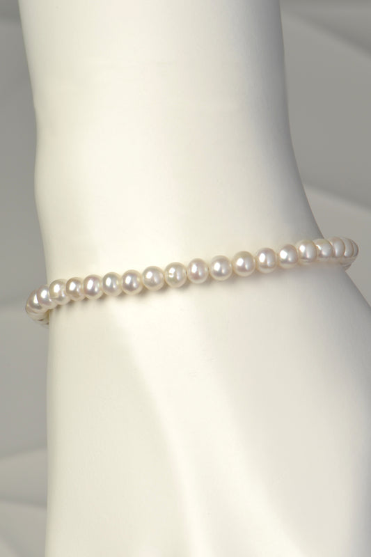 white cultured pearl bracelet
