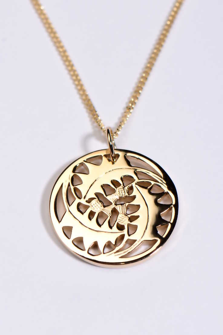 Thistle pendant in 9ct yellow gold