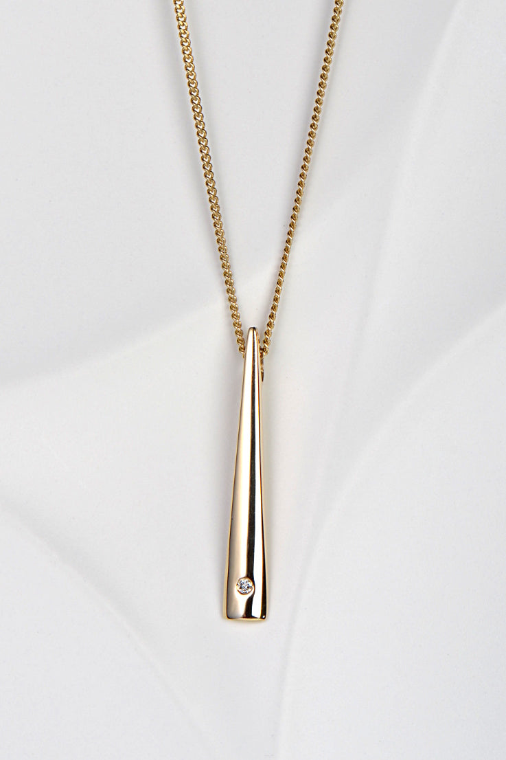 Cairn 9ct yellow gold diamond pendant