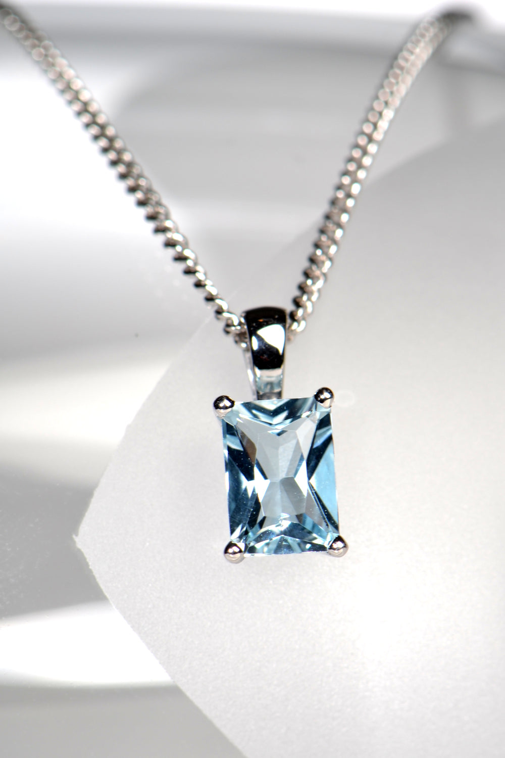 Radiant cut aquamarine white gold pendant