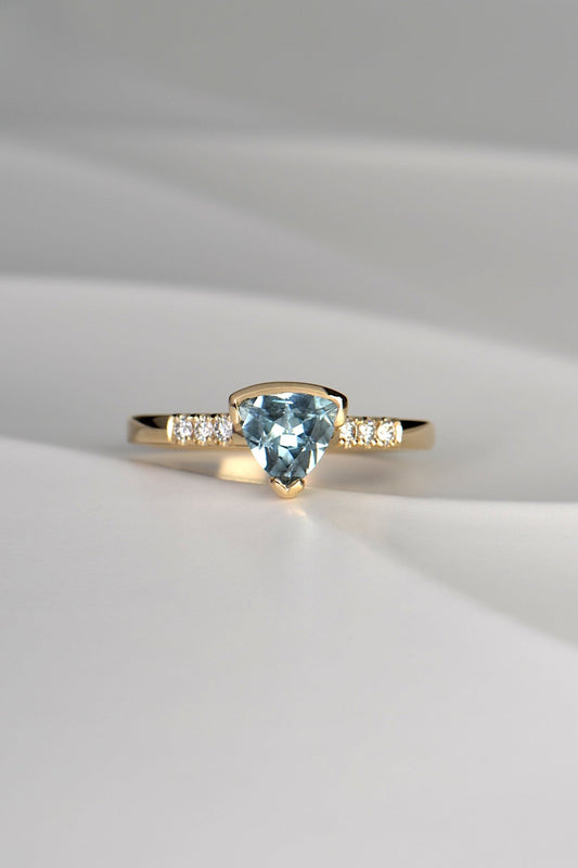 Sailing stones ring with aquamarine and diamond - Modern Rings Christine Sadler