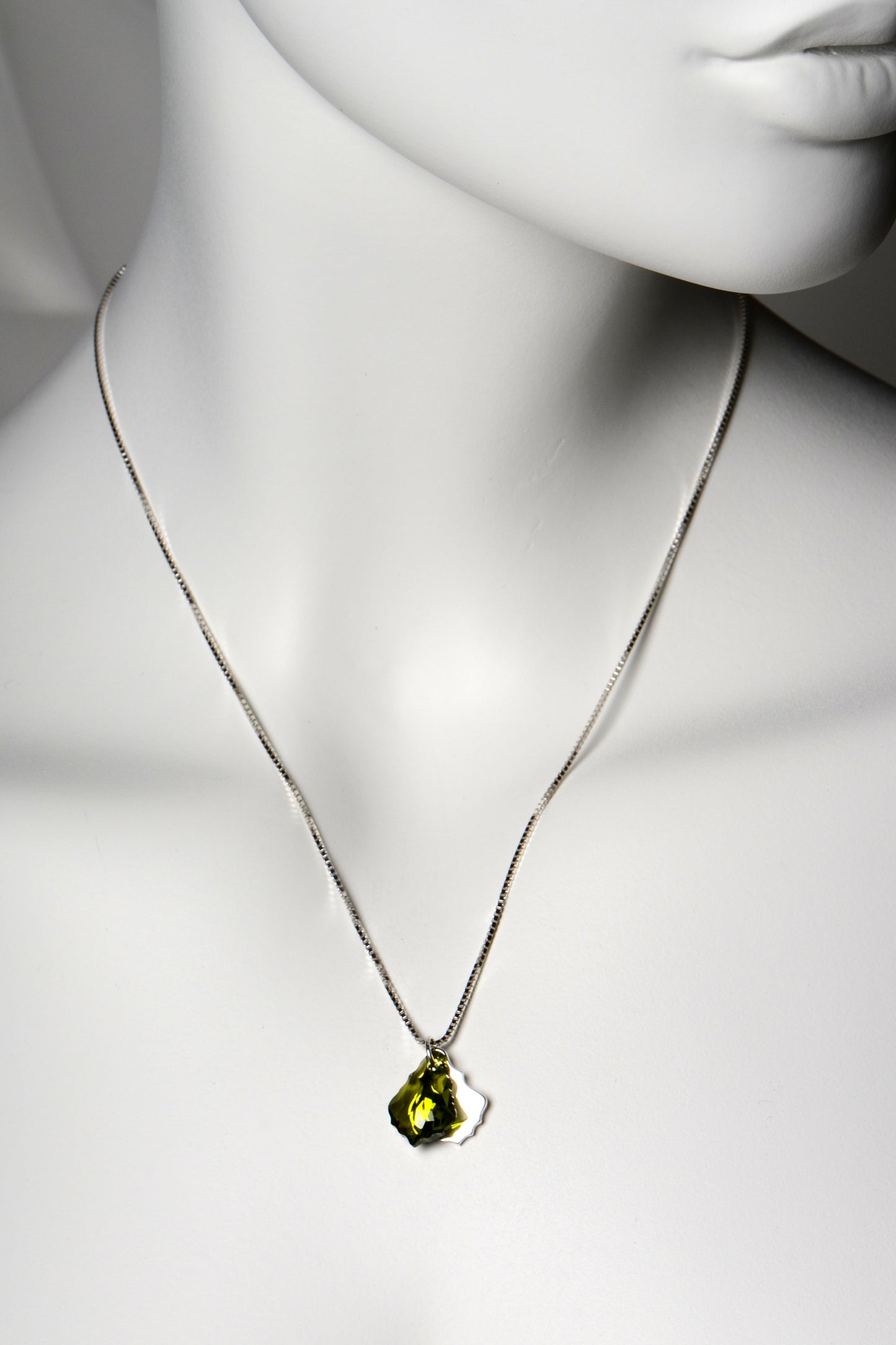 Watch me pendant green