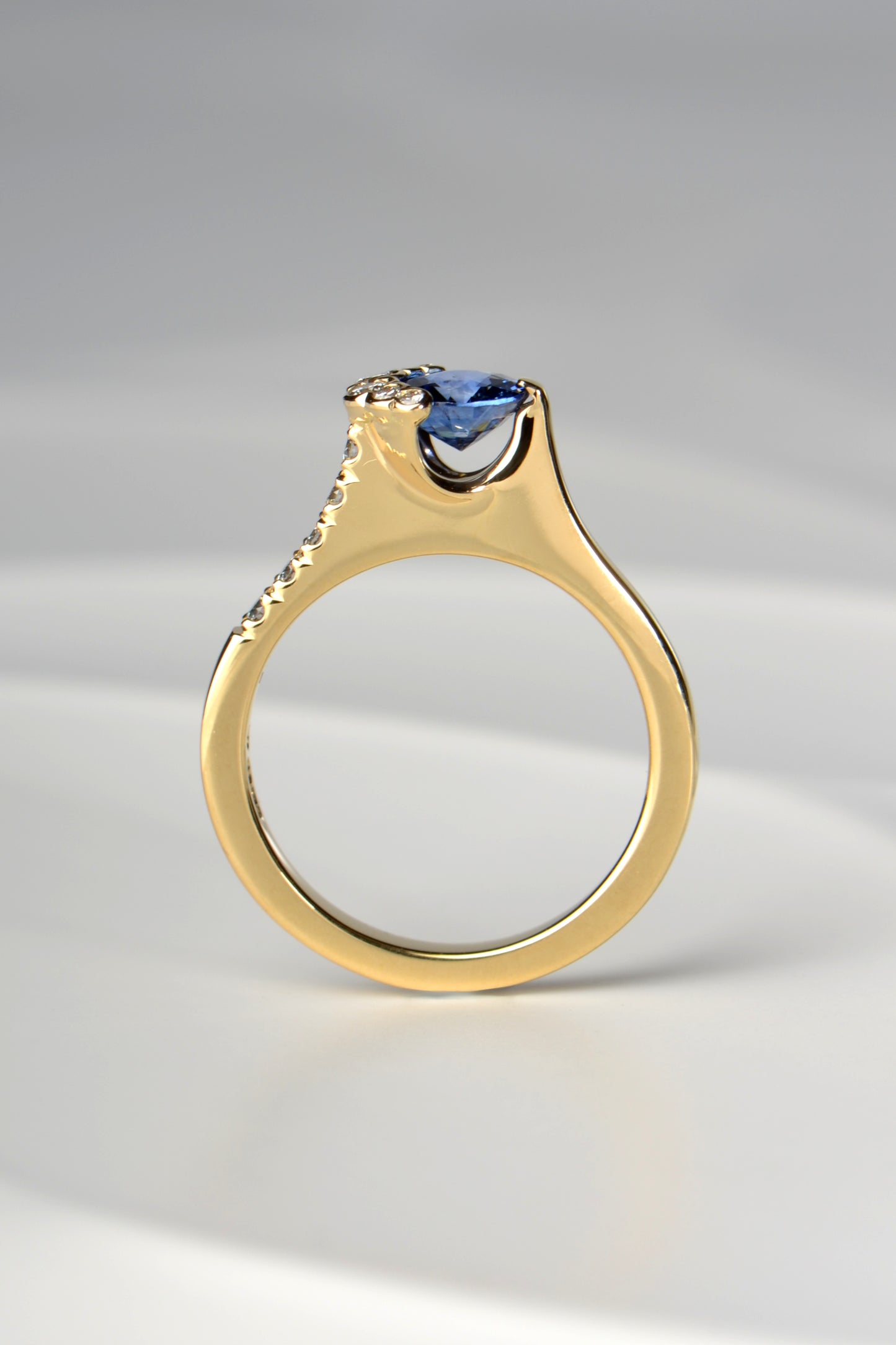 Fairypools blue sapphire 18ct yellow gold ring