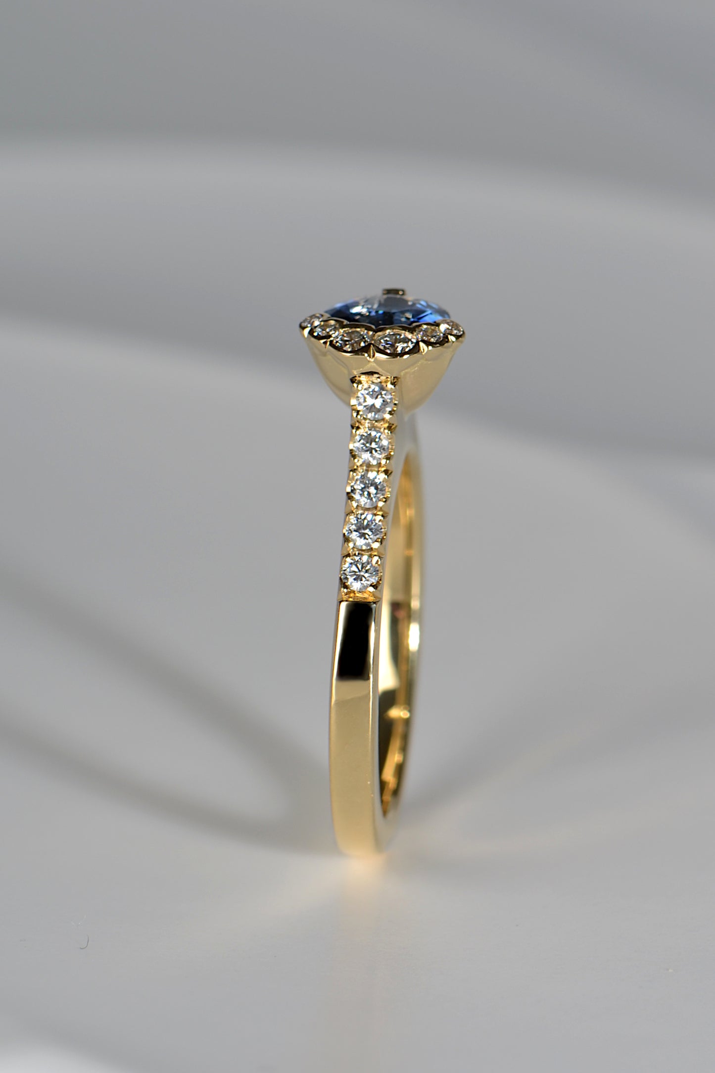 Fairypools blue sapphire 18ct yellow gold ring