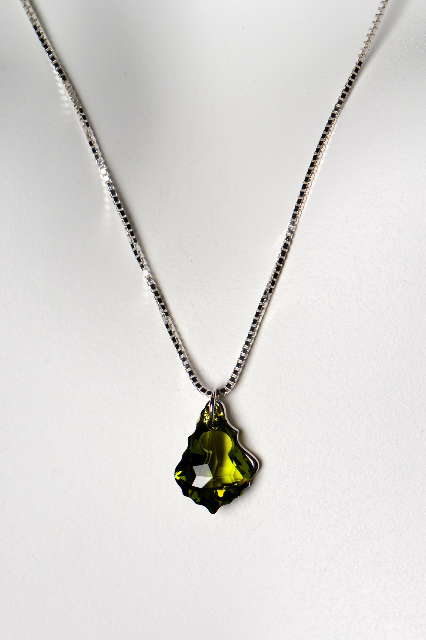 Watch me pendant green