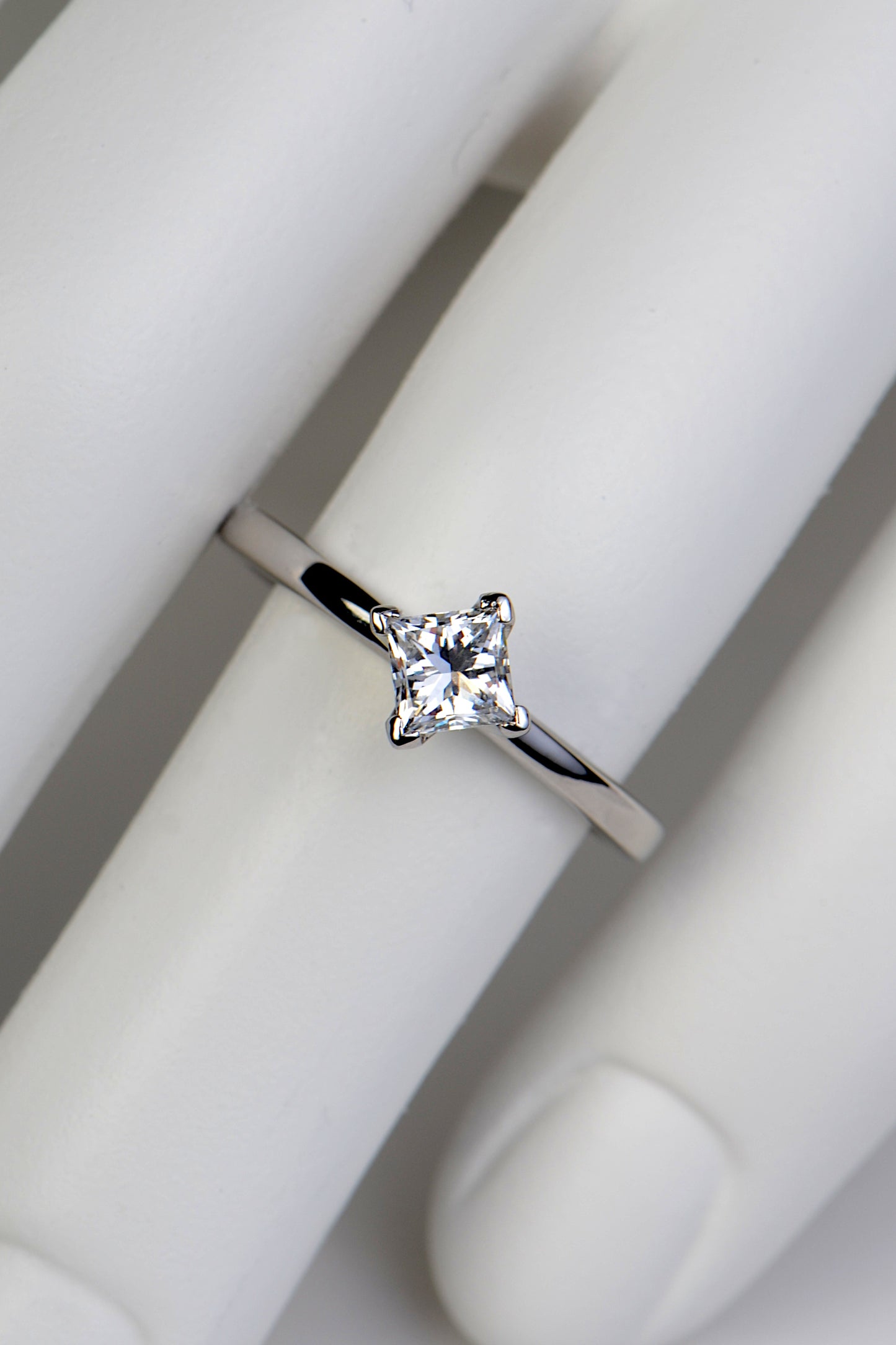 Princess cut diamond engagement ring