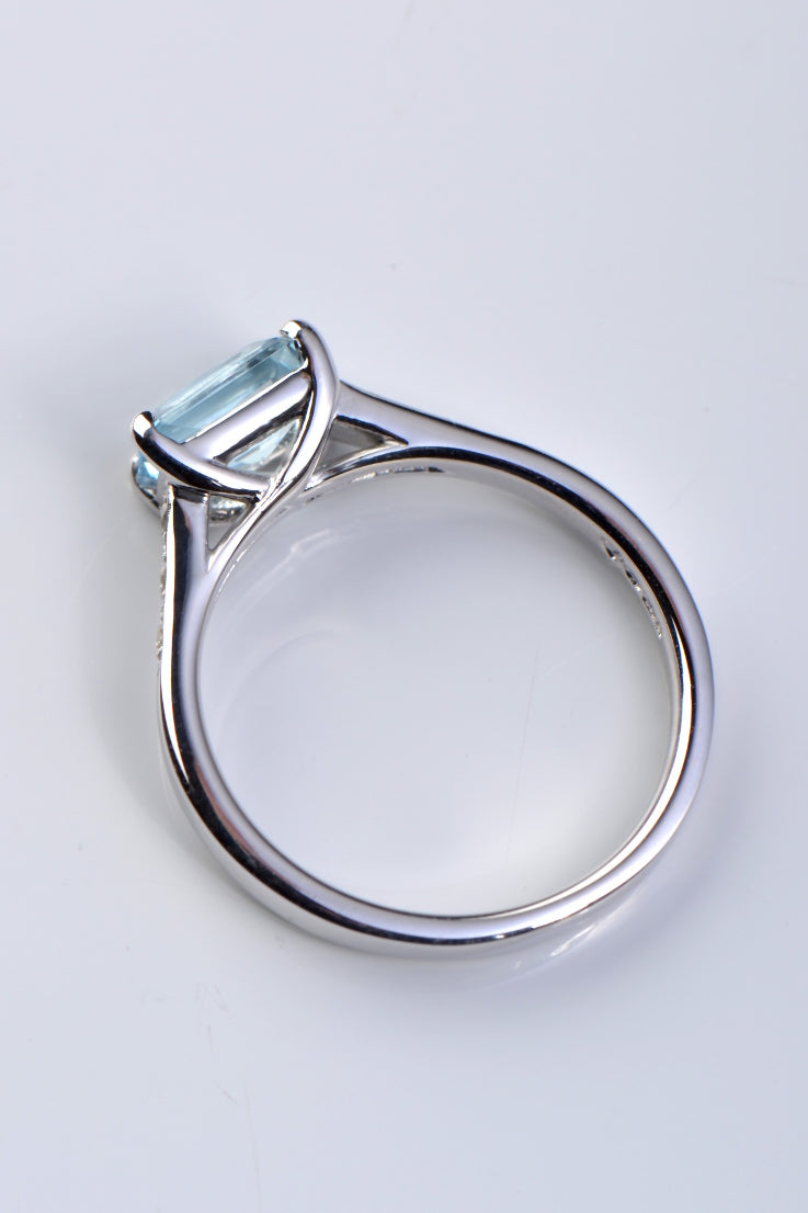 Aquamarine and diamond  9ct white gold ring - Unforgettable Jewellery