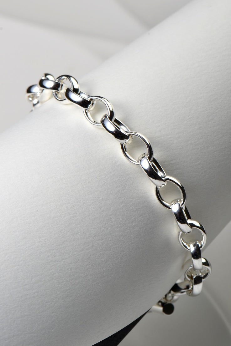 chunky silver T bar bracelet for a woman