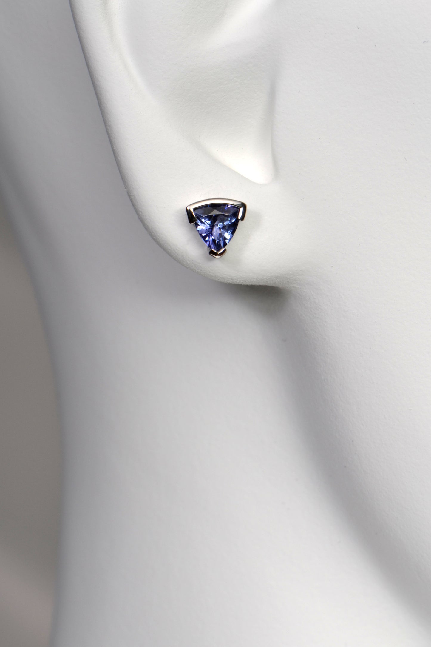 Slingshot tanzanite white gold earrings