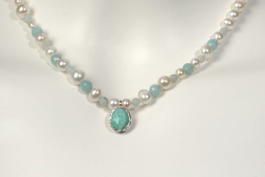 Pearls at Christmas — Timeless Gifts That Celebrate Elegance and Meaning