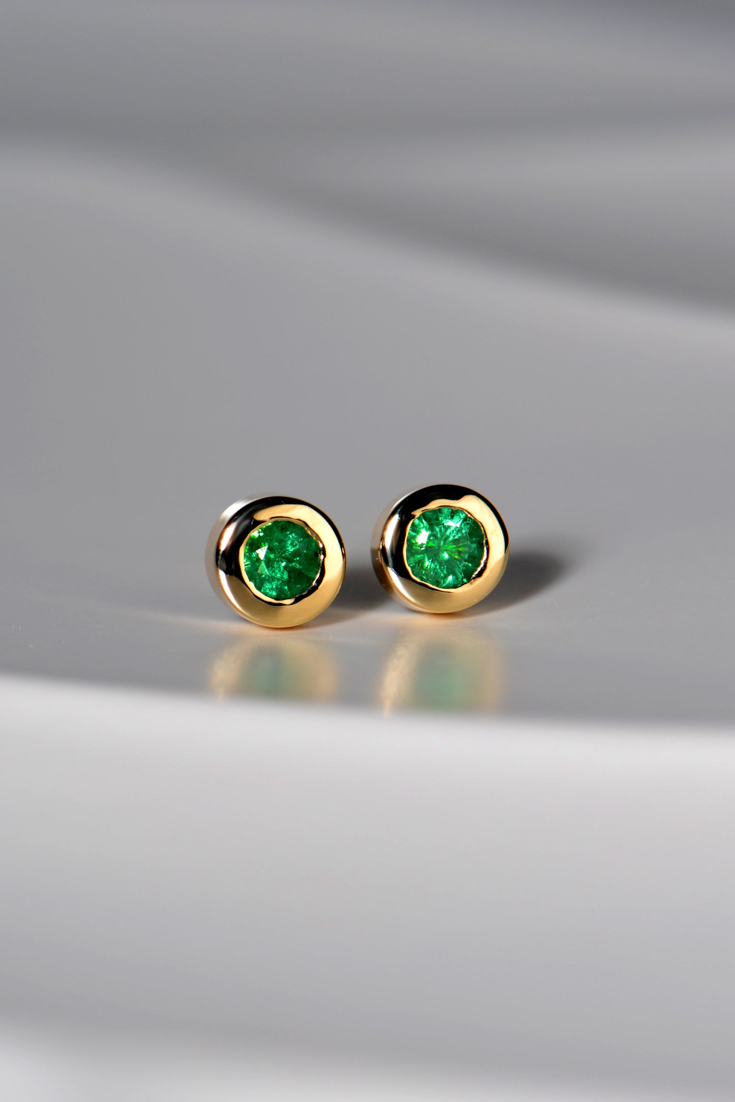 Emerald gold earrings