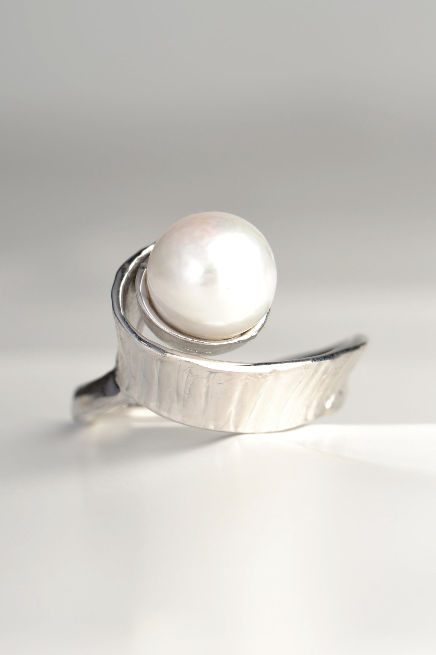 modern large silver pearl ring from jewellery designer Jorge Revilla