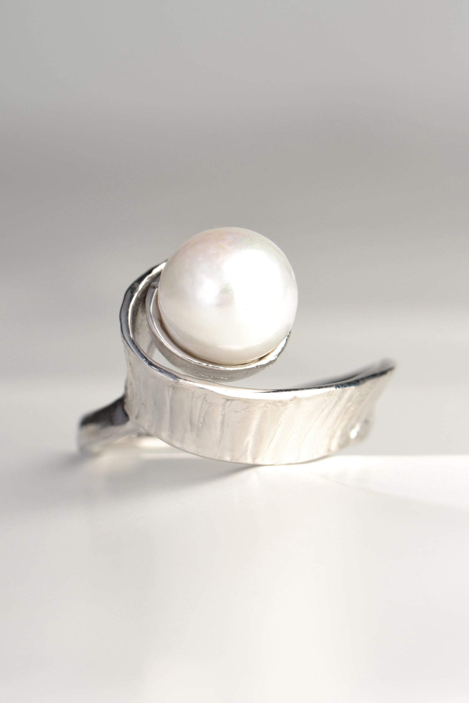 modern large silver pearl ring from jewellery designer Jorge Revilla