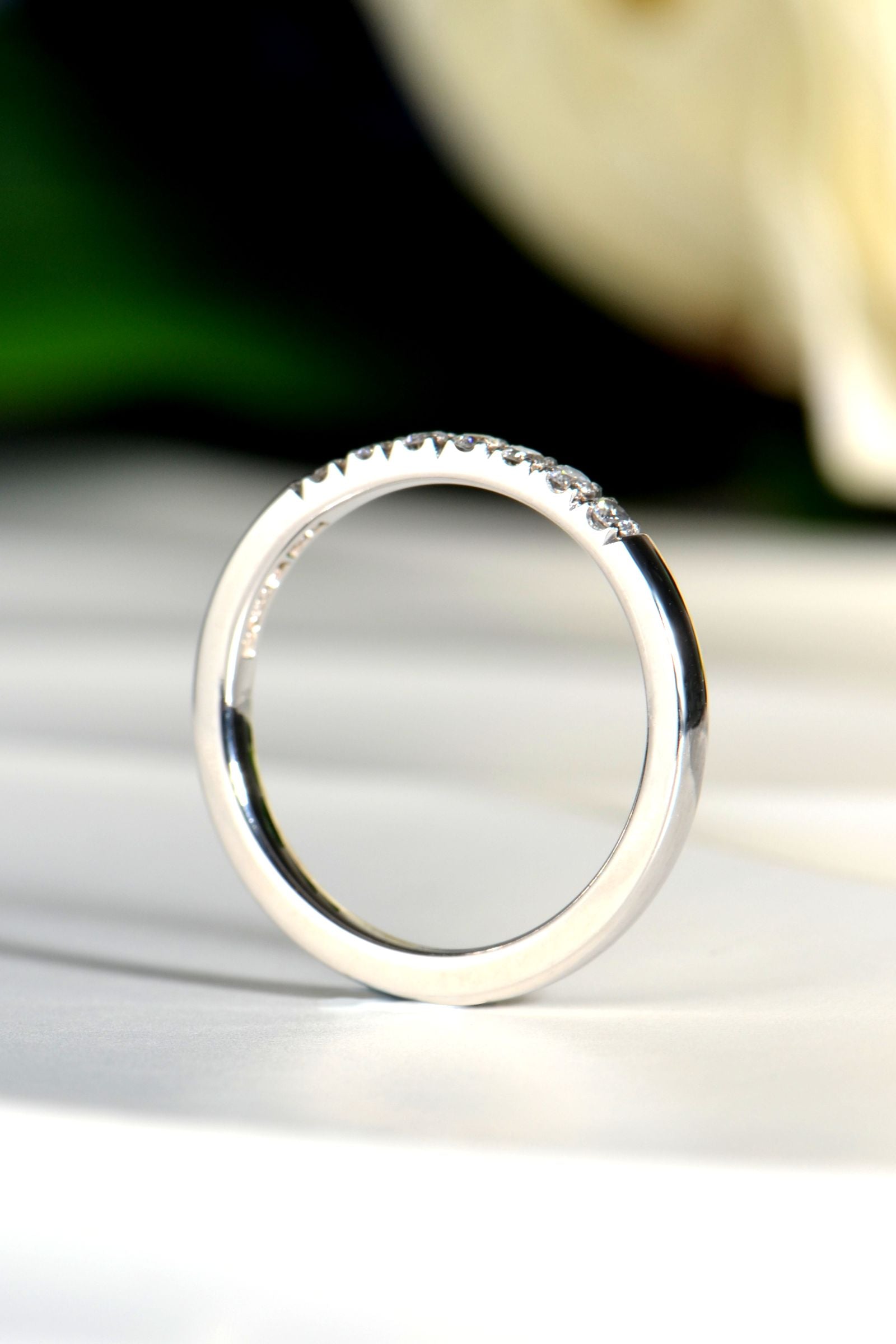 side view of setting on a castle set diamond wedding ring