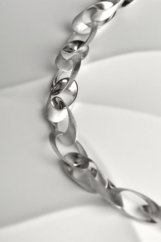 designer chain link necklace that looks inspired by paper garlands