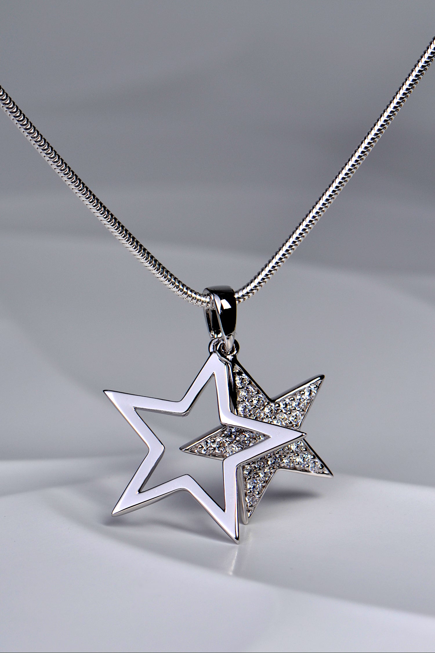 large star silver necklace that moves 