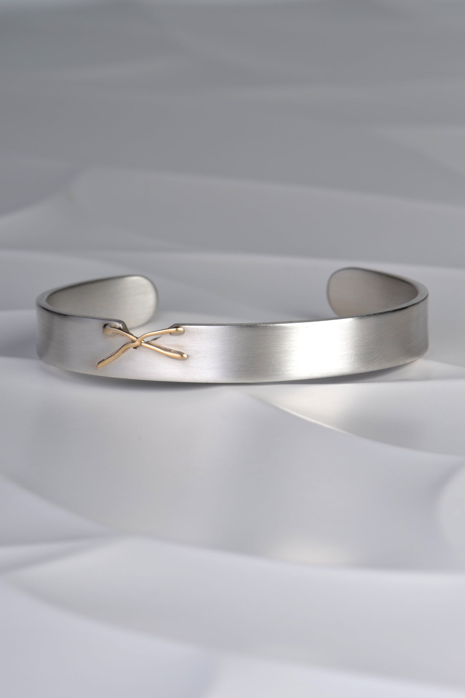 handmade silver cuff with gold kiss design