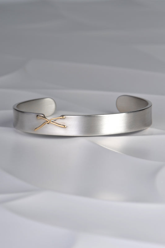 handmade silver cuff with gold kiss design