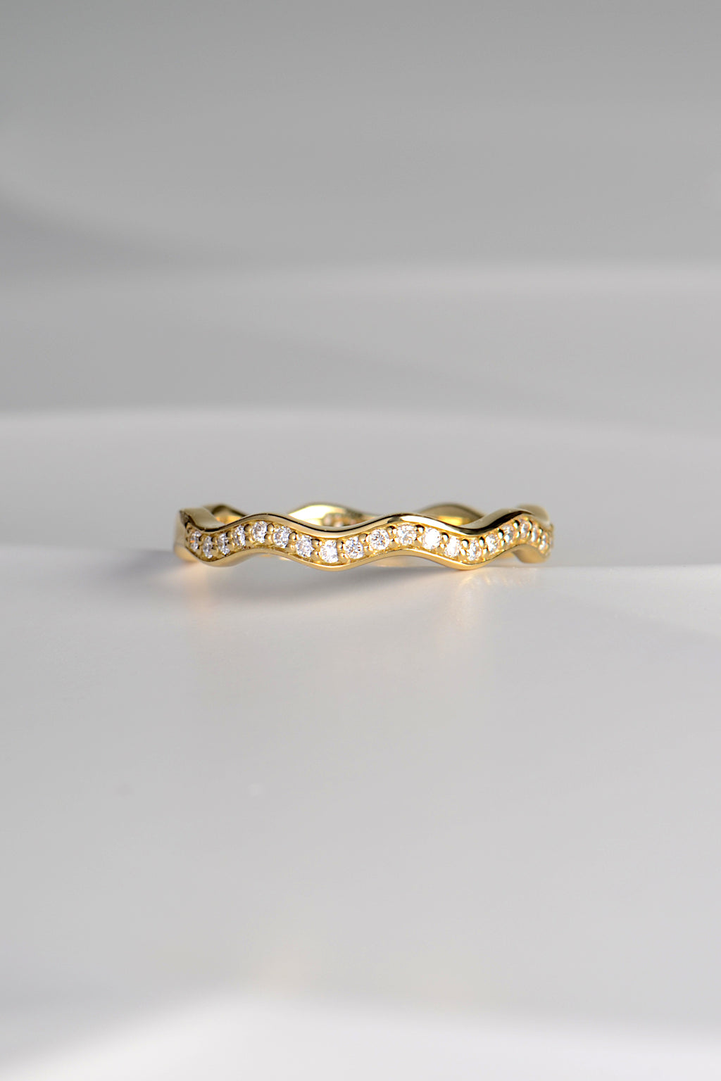 narrow 18ct gold diamond set ring made in the UK