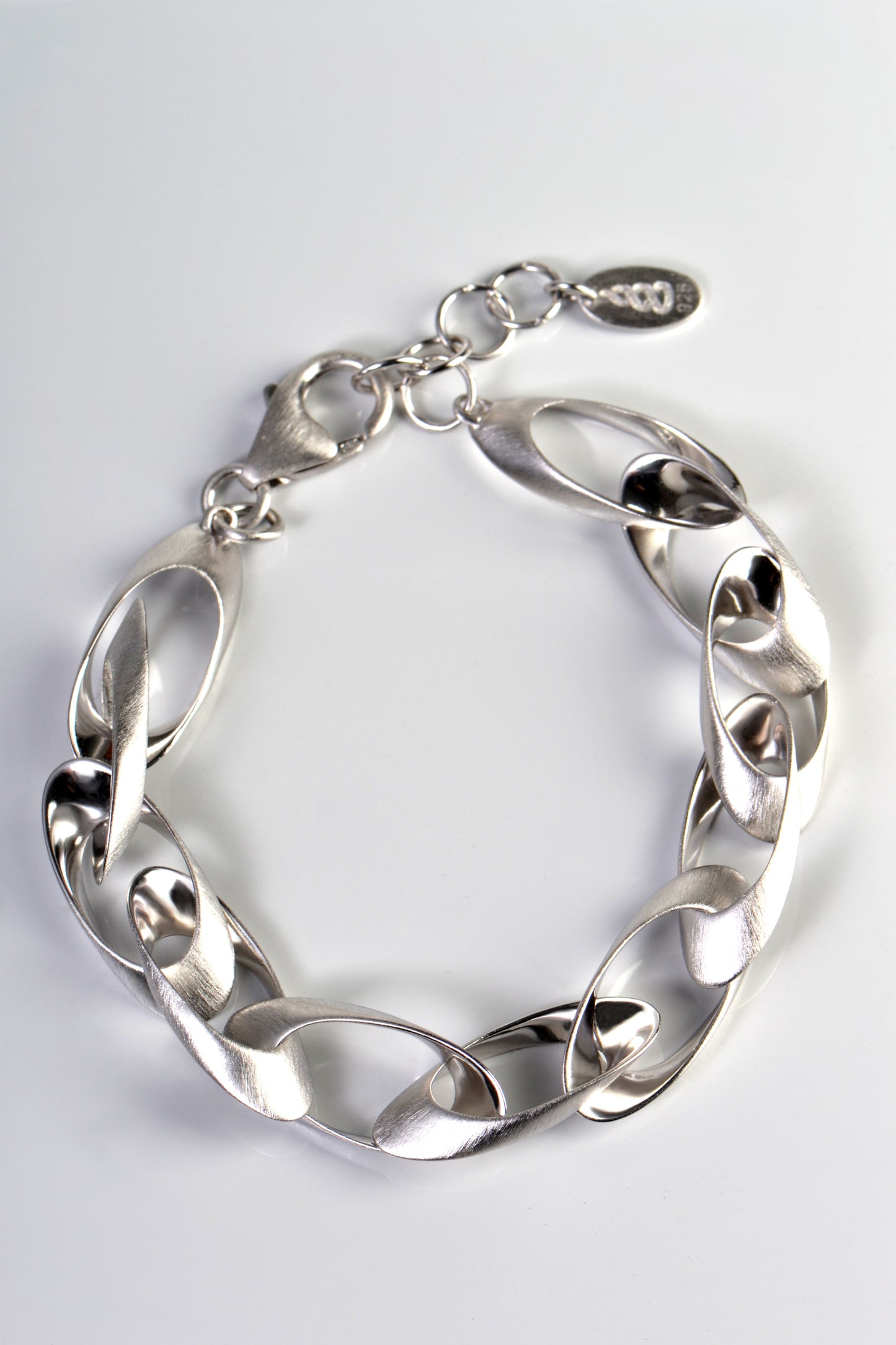 gorgeous chunky sterling silver bracelet that have brushed oval links that look like paper garlands by Jorge Revilla