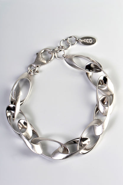 gorgeous chunky sterling silver bracelet that have brushed oval links that look like paper garlands by Jorge Revilla
