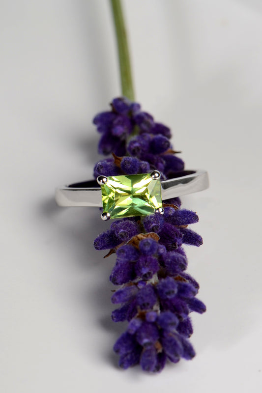 Peridot white gold radiant cut designer ring