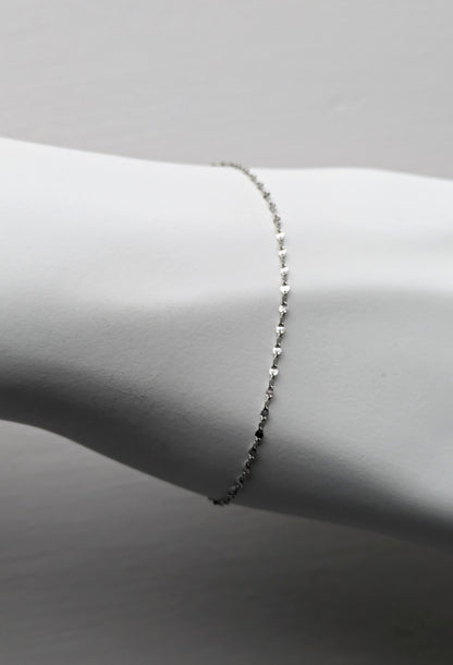 delicate platinum bracelet that sparkles
