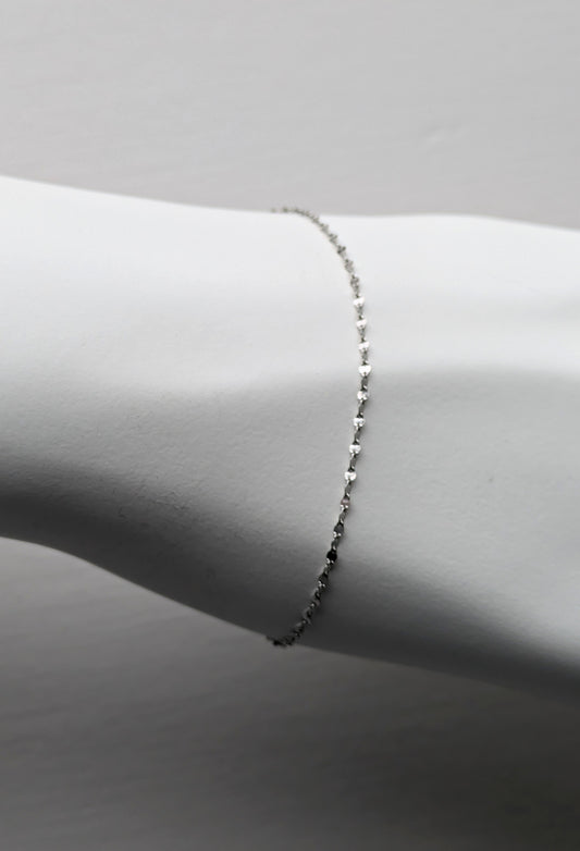 delicate platinum bracelet that sparkles