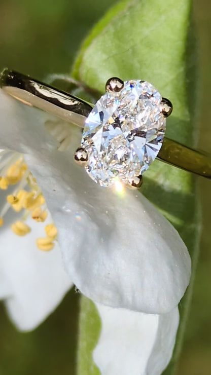 Oval Cut Diamond Engagement Ring Yellow Gold Band