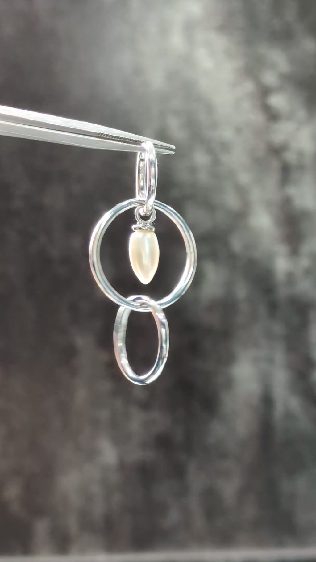 Demonstration video showing how to style the Jorge Revilla multi-way geometric gemstone silver hoop earrings with white pearls
