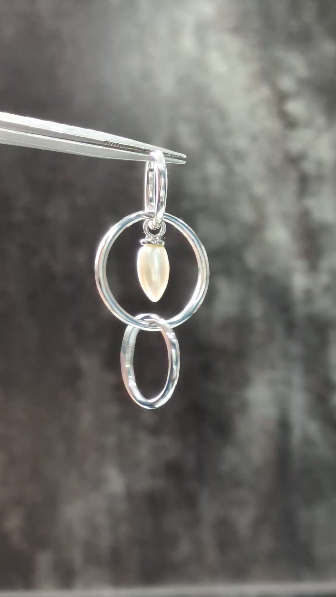 Demonstration video showing how to style the Jorge Revilla multi-way geometric gemstone silver hoop earrings with white pearls