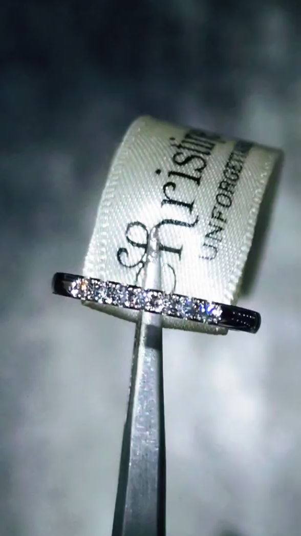 video of 18ct white gold castle set diamond wedding ring showing the sparkle and setting