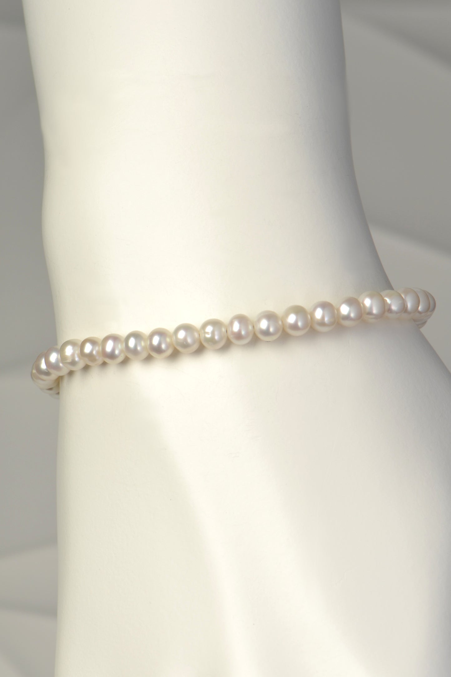 white cultured pearl bracelet