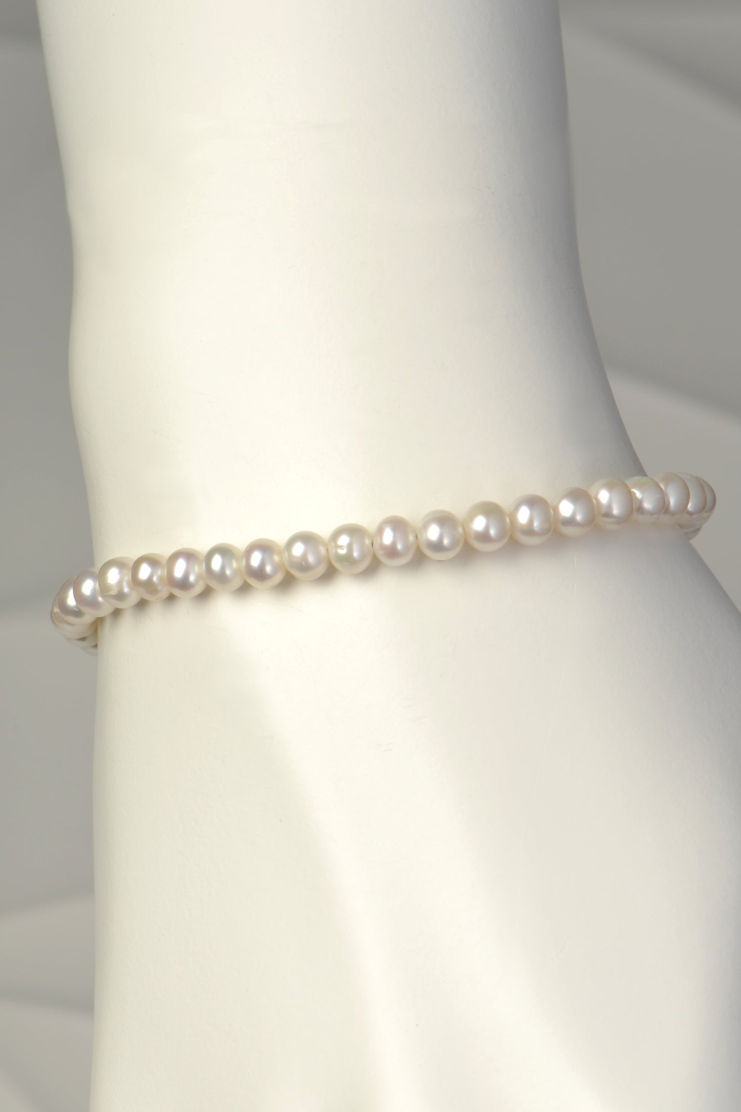 white cultured pearl bracelet