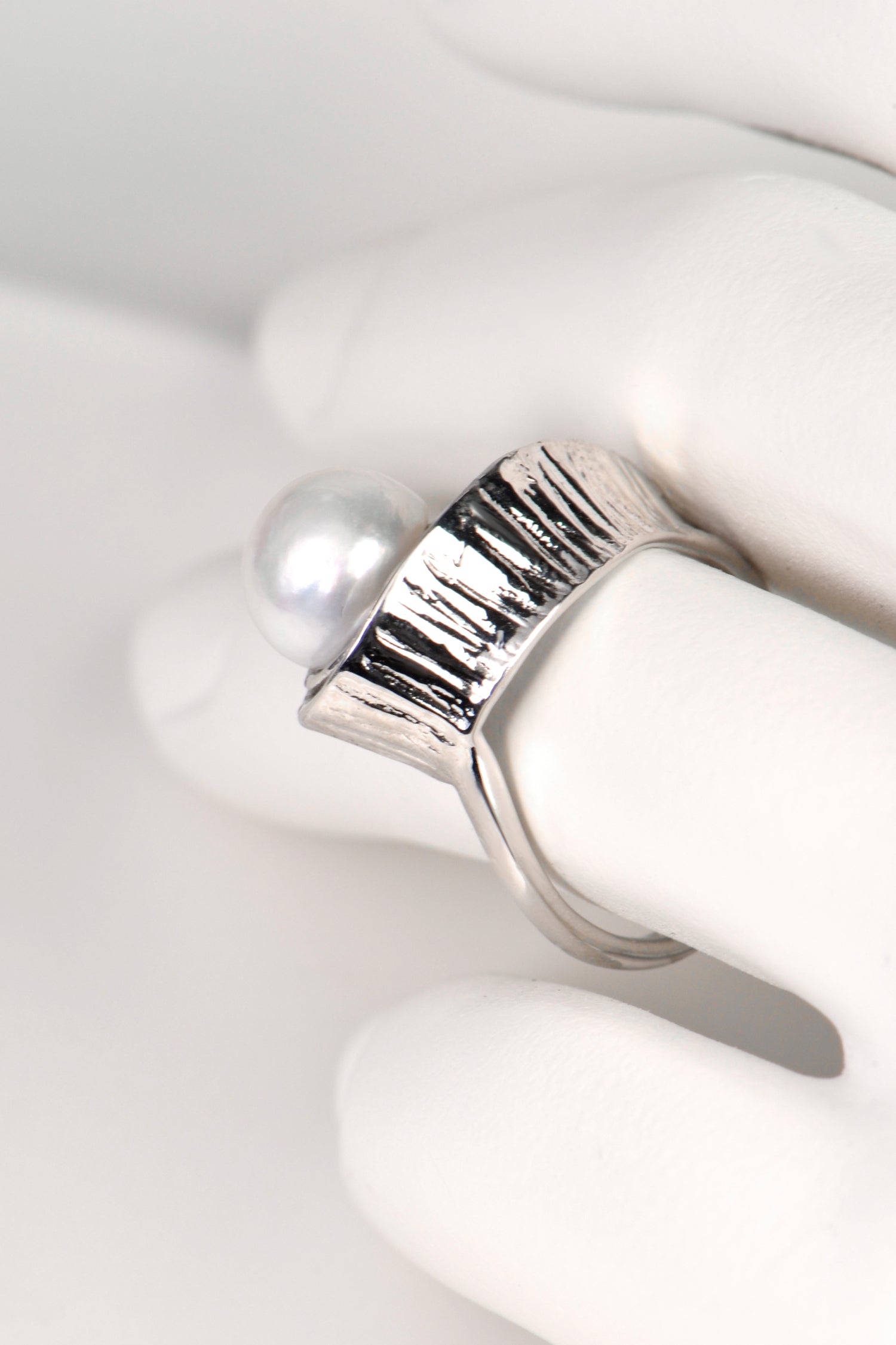 contemporary and special pearl and silver designer ring by jewellery designer Jorge Revilla