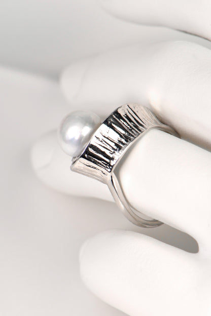 contemporary and special pearl and silver designer ring by jewellery designer Jorge Revilla