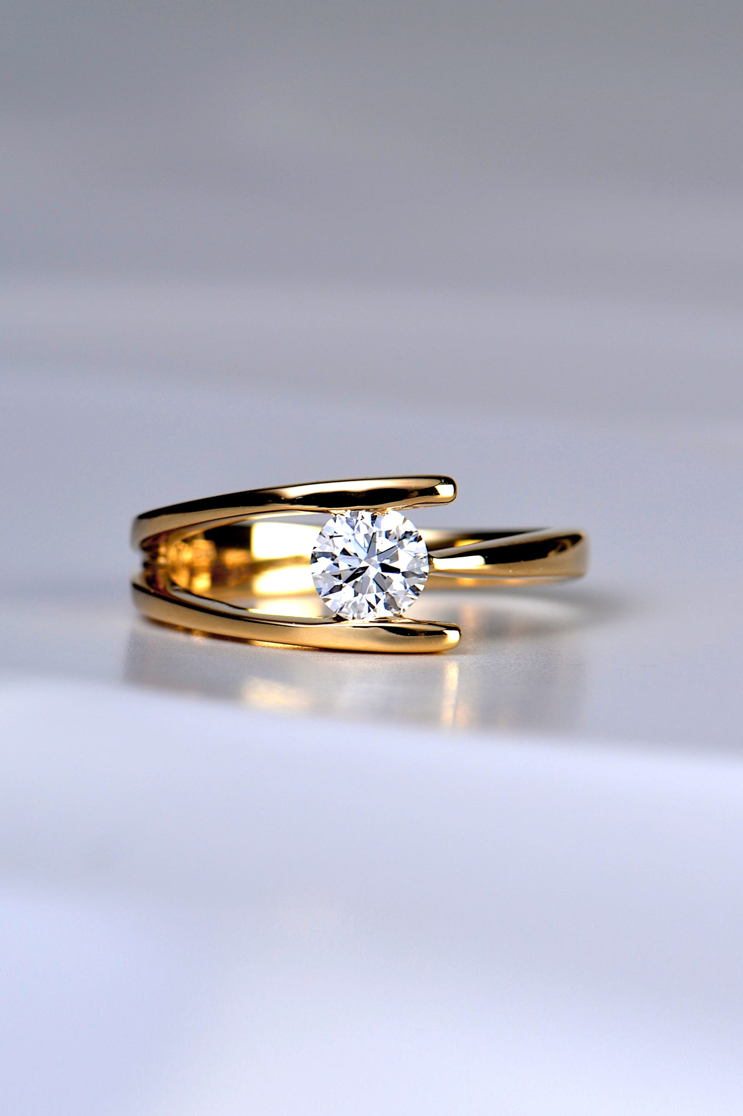 Modern 18ct Yellow Gold Diamond Ring