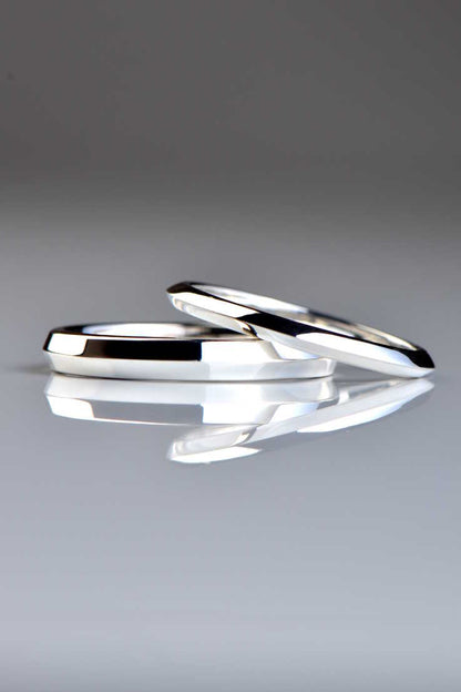 Knife edge wedding ring