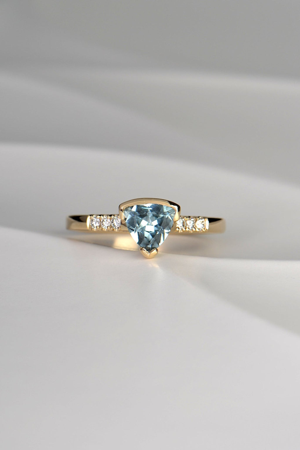 Sailing stones ring with aquamarine and diamond - Modern Rings Christine Sadler