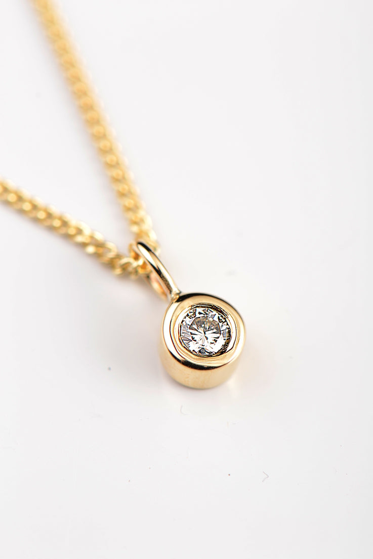 Cairn yellow gold and diamond pendant - Unforgettable Jewellery