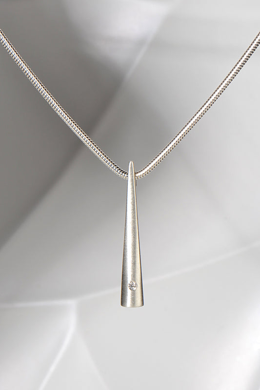 Cairn pendant with brilliant cut diamond