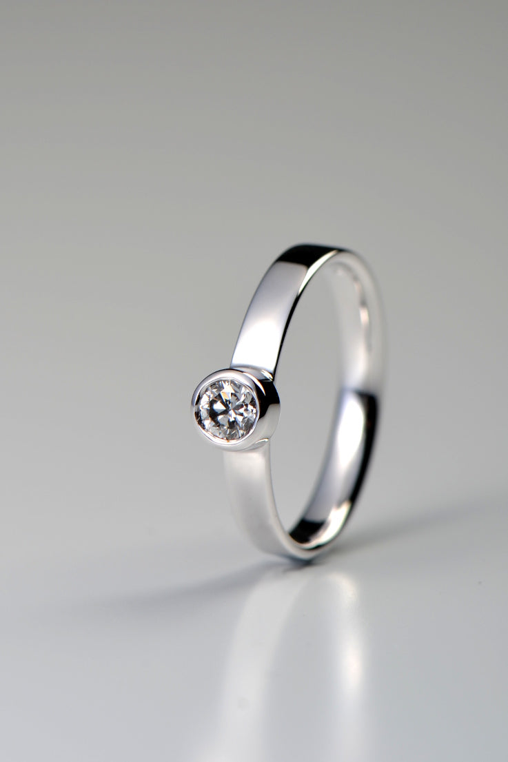 Cairn diamond 18ct white gold ring