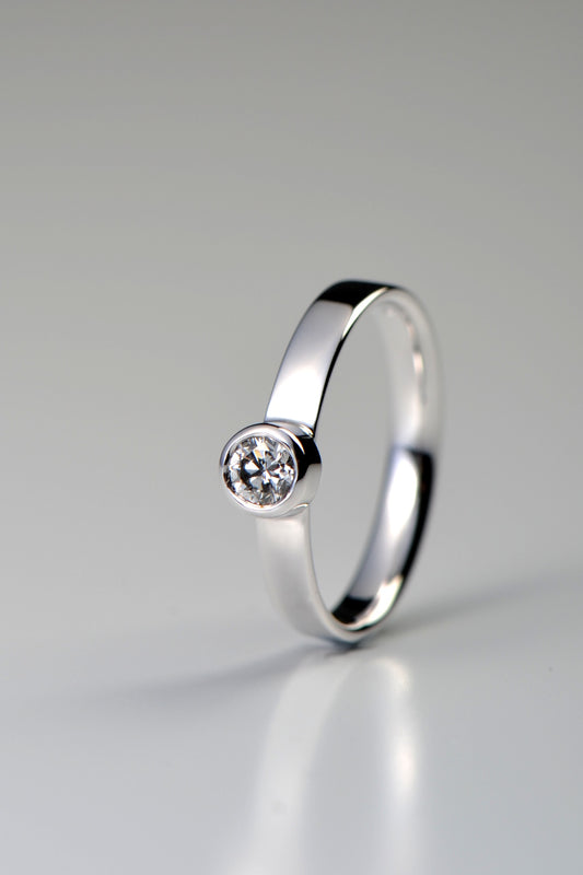 Cairn diamond 18ct white gold ring