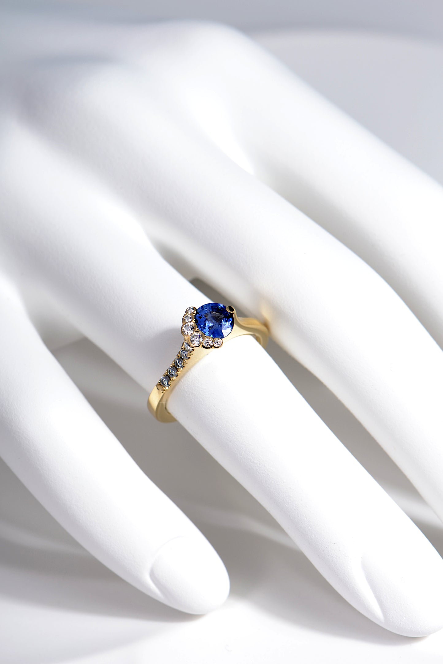 Fairypools blue sapphire 18ct yellow gold ring