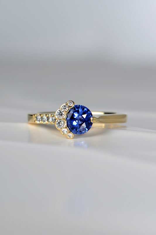 Fairypools blue sapphire 18ct yellow gold ring